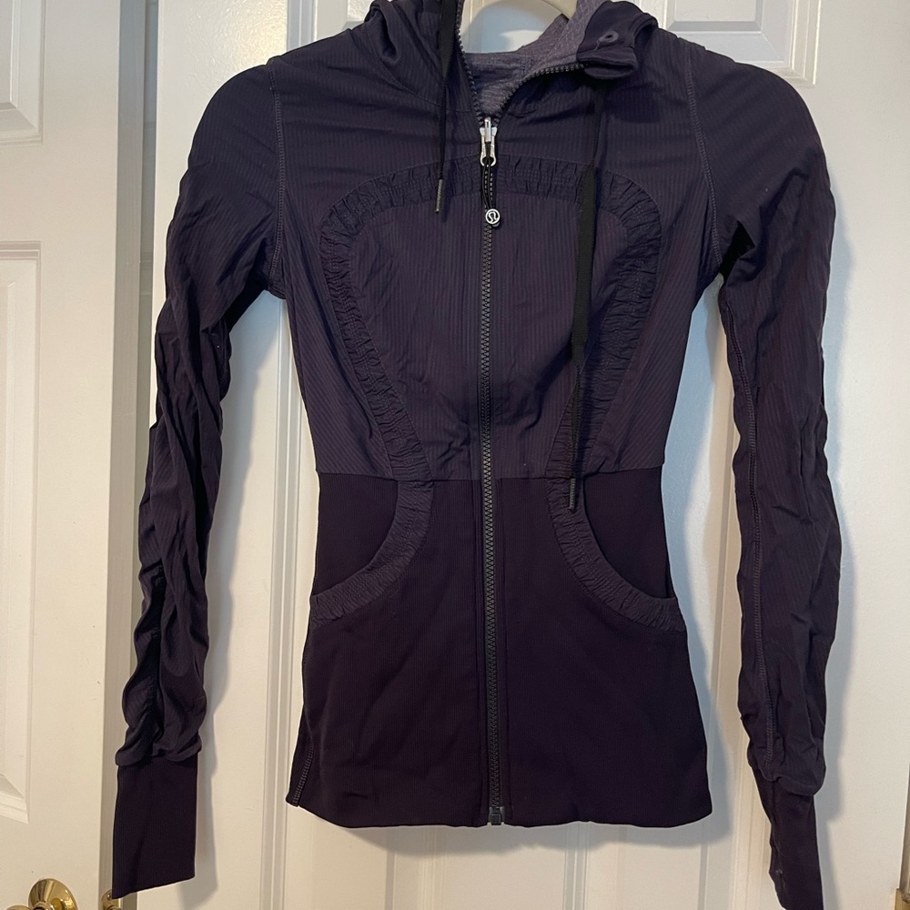 Lulu Lemon reversible dance studio jacket. Purple color size 4.